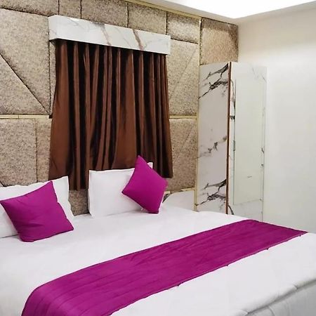 Hotel Karnavati Ahmedabad Exteriör bild