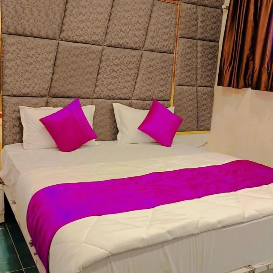Hotel Karnavati Ahmedabad Exteriör bild