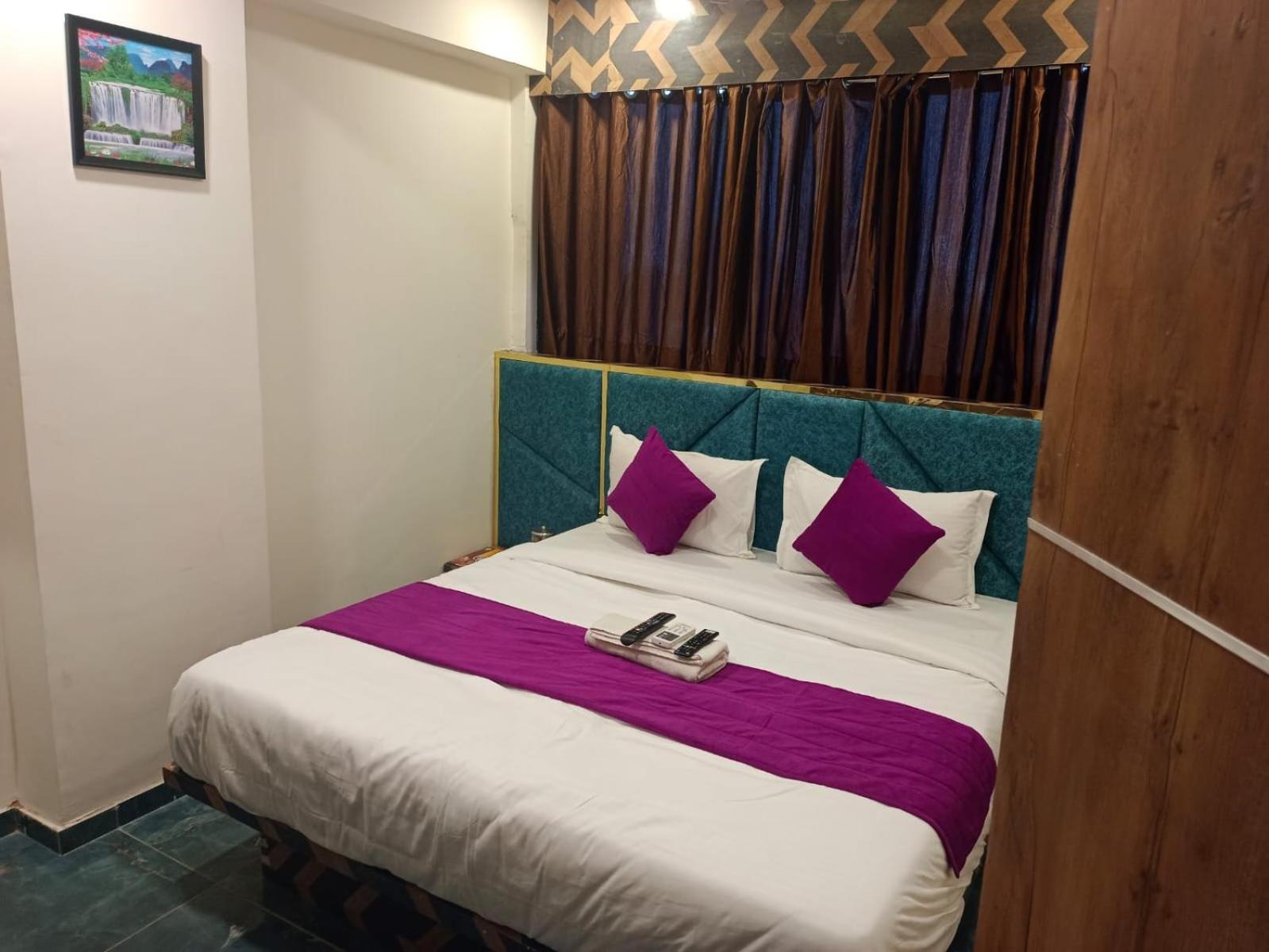 Hotel Karnavati Ahmedabad Exteriör bild