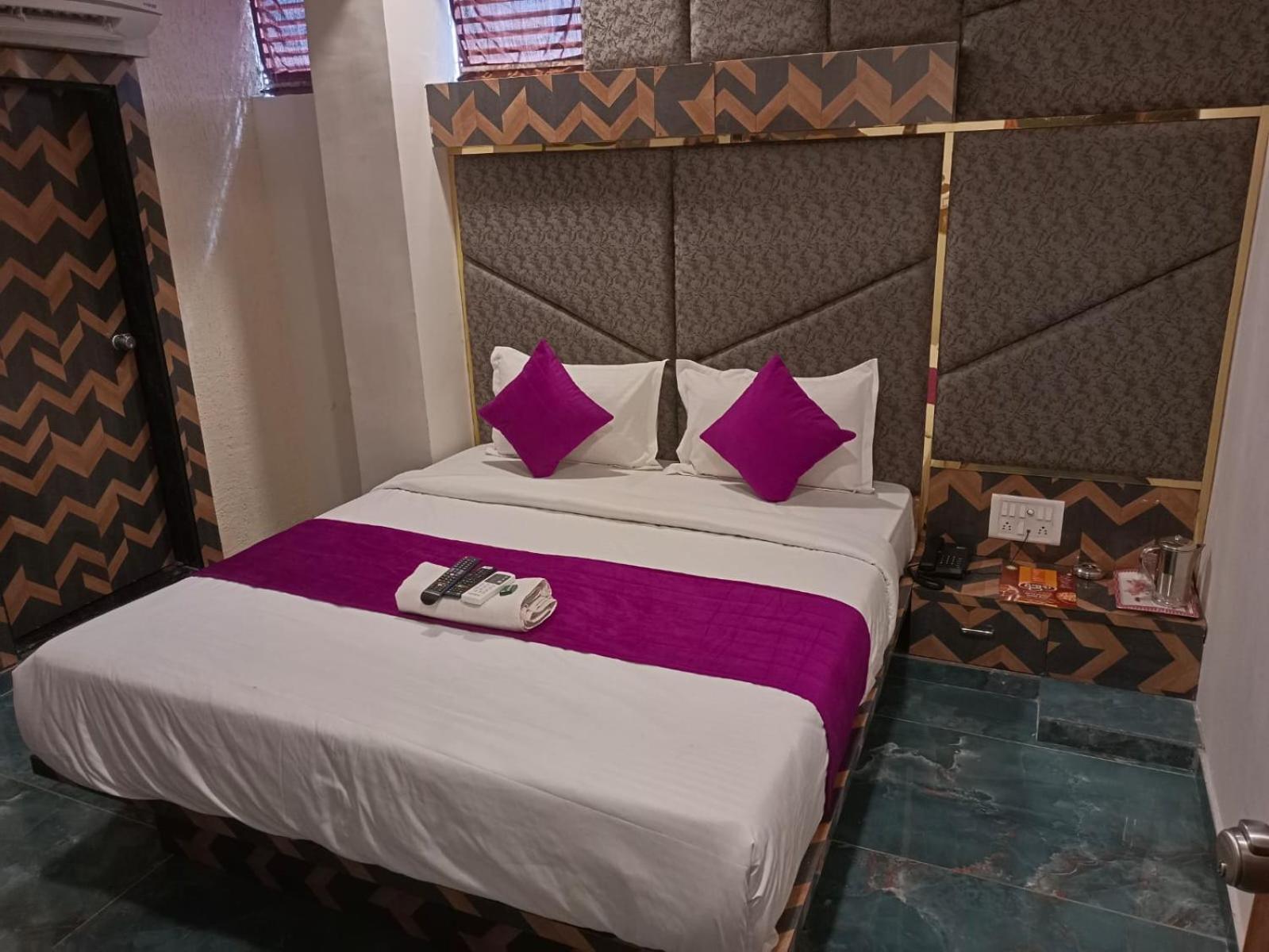 Hotel Karnavati Ahmedabad Exteriör bild